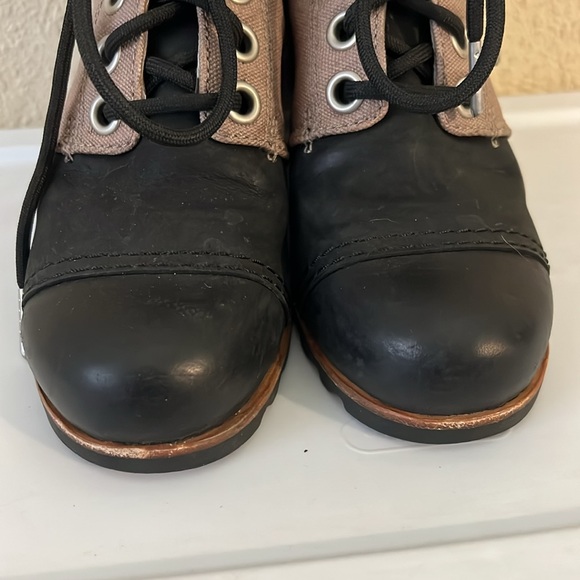 Sorel Black and Tan Lace Up Boots with Wedge Heel - Picture 5 of 6